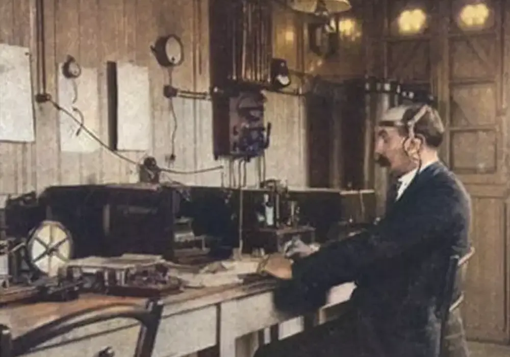 W którym roku wynaleziono radio? Odkryj jego znaczenie i wpływ