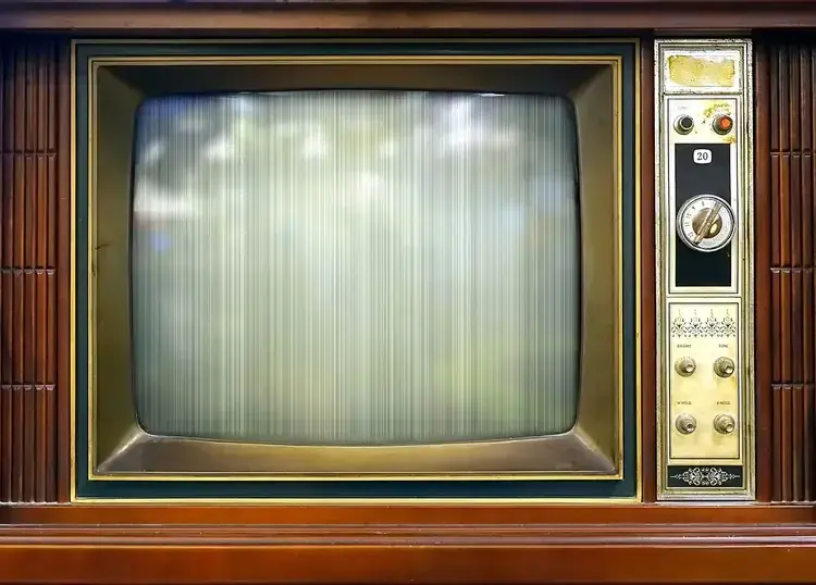 Kiedy wynaleziono telewizor? Odkryj jego fascynującą historię