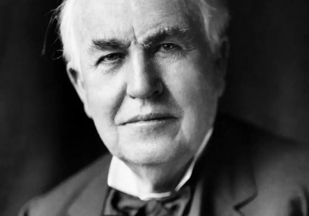 Thomas Edison co wynalazł i jak zmienił świat technologii