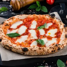 Gdzie wynaleziono pizzę? Odkryj fascynującą historię jej powstania