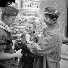 Strój powstańca warszawskiego: historia, typy ubioru i ich symbolika