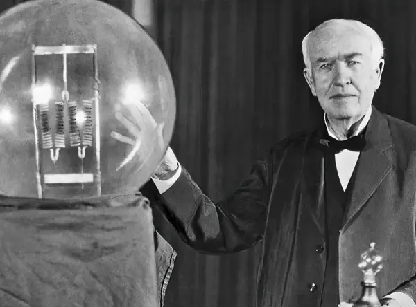 Kto wynalazł żarówkę elektryczną? Prawda o Edisonie i Swanie
