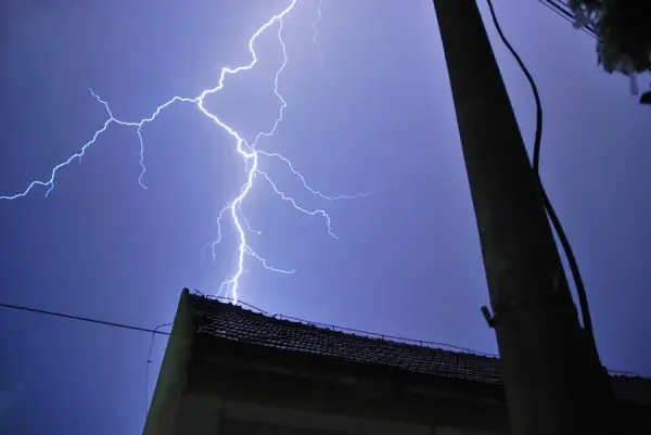 Kto wynalazł piorunochron? Prawda o jego twórcy i historii