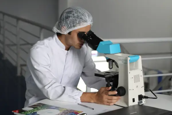 Odkrycia biologiczne, które zmieniły świat i wpłynęły na ludzkość